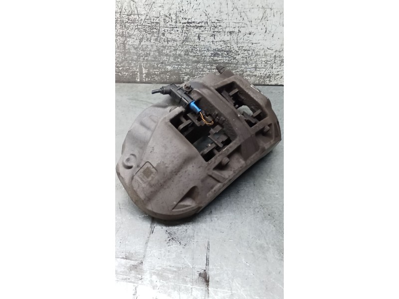 Recambio de pinza freno delantera derecha para mercedes-benz clase c (w206) c 200 d (206.003) referencia OEM IAM  BREMBO 21