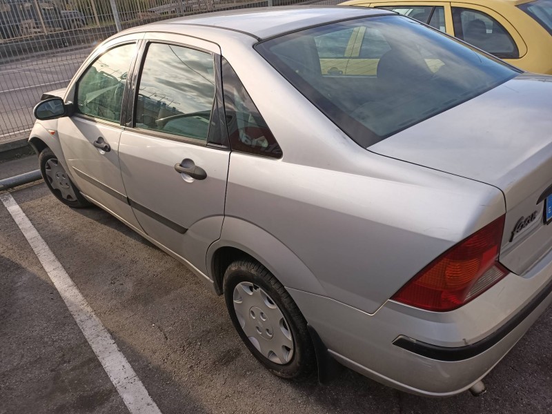 ford focus berlina (cak) del año 2001