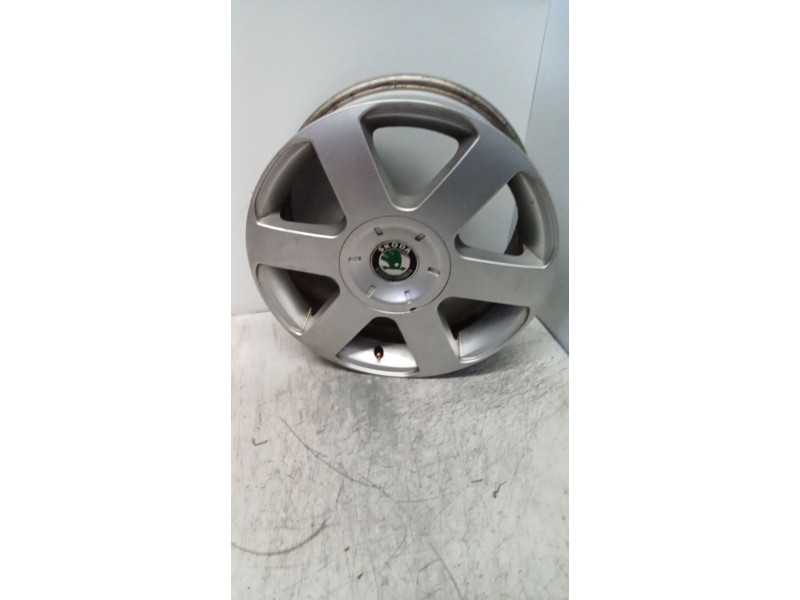 Recambio de juego llantas para skoda octavia berlina (1z3) referencia OEM IAM 6.5J16H2 1z0601025B 