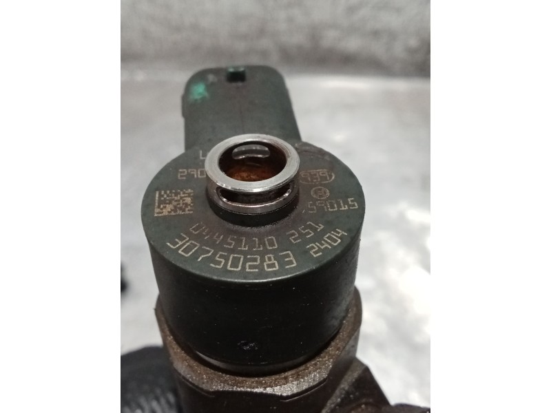 Recambio de inyector para volvo s60 i (384) d5 referencia OEM IAM   