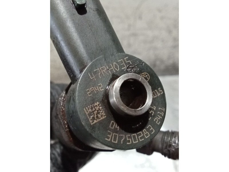 Recambio de inyector para volvo s60 i (384) d5 referencia OEM IAM   