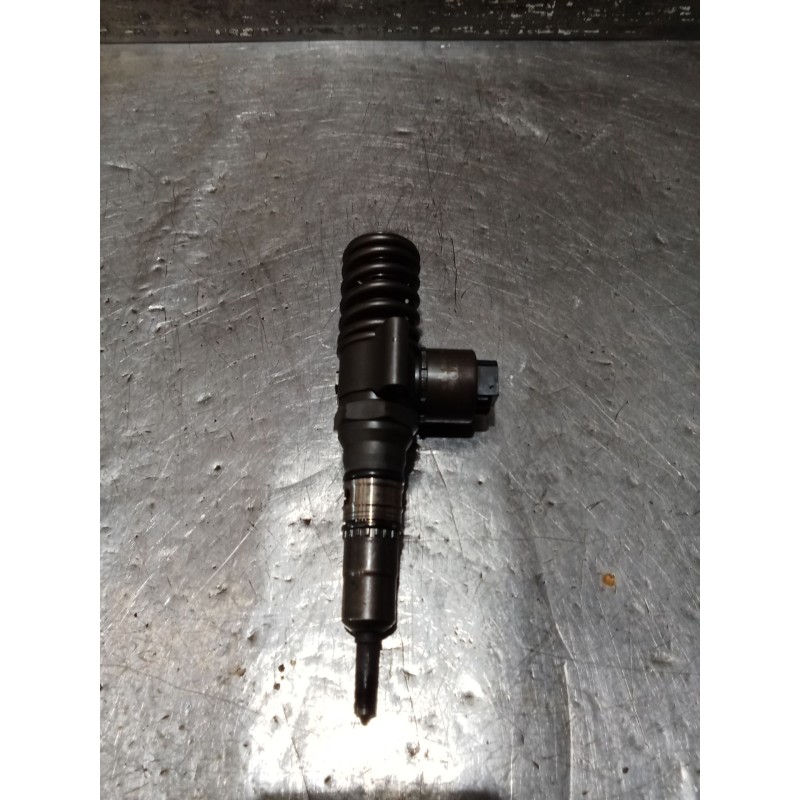 Recambio de inyector para audi a4 b7 (8ec) 2.0 tdi 16v referencia OEM IAM   