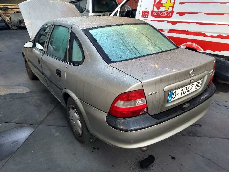 opel vectra b berlina del año 1996