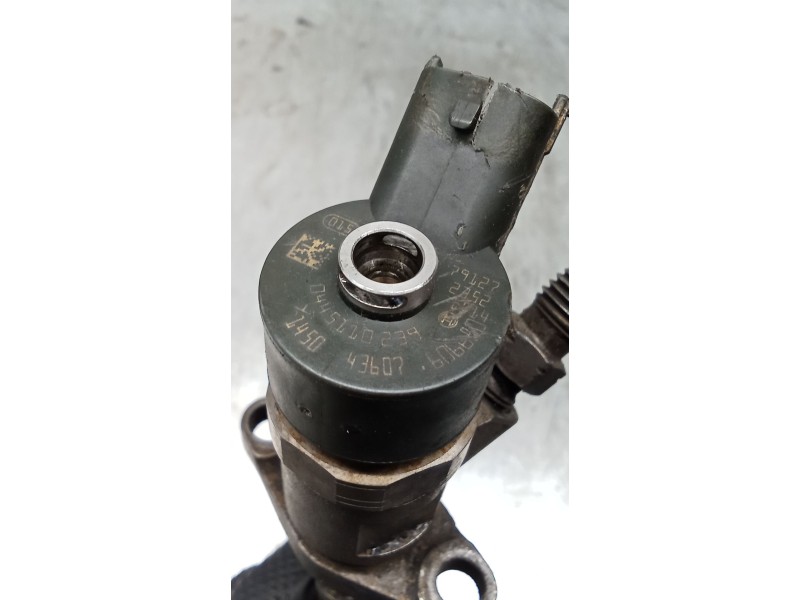Recambio de inyector para ford focus ii (da_, hcp, dp) 1.6 tdci referencia OEM IAM 0445110023 606680 BOSCH