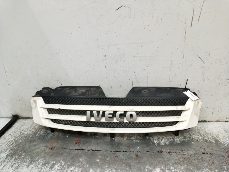 Recambio de rejilla delantera para iveco daily iv caja/chasis 55s18w referencia OEM IAM   2006