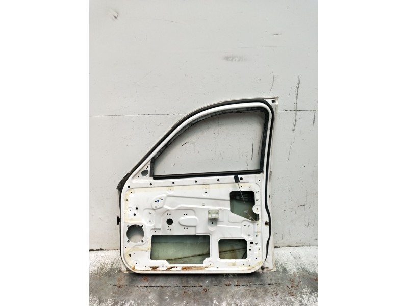 Recambio de puerta delantera derecha para tata xenon 2.2 dci referencia OEM IAM  2P 2008