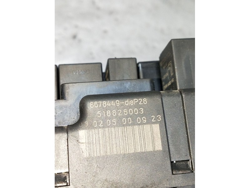 Recambio de caja reles / fusibles para volvo xc90 i (275) d5 awd referencia OEM IAM 8678449 518826003 2002