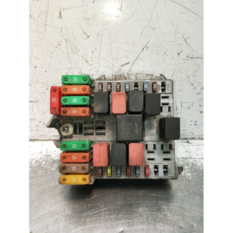Recambio de caja reles / fusibles para fiat linea (323_, 110_) 1.3 d multijet (323axb11, 323axb1a) referencia OEM IAM 51799849  