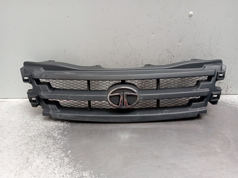 Recambio de rejilla delantera para tata xenon 2.2 dci referencia OEM IAM   