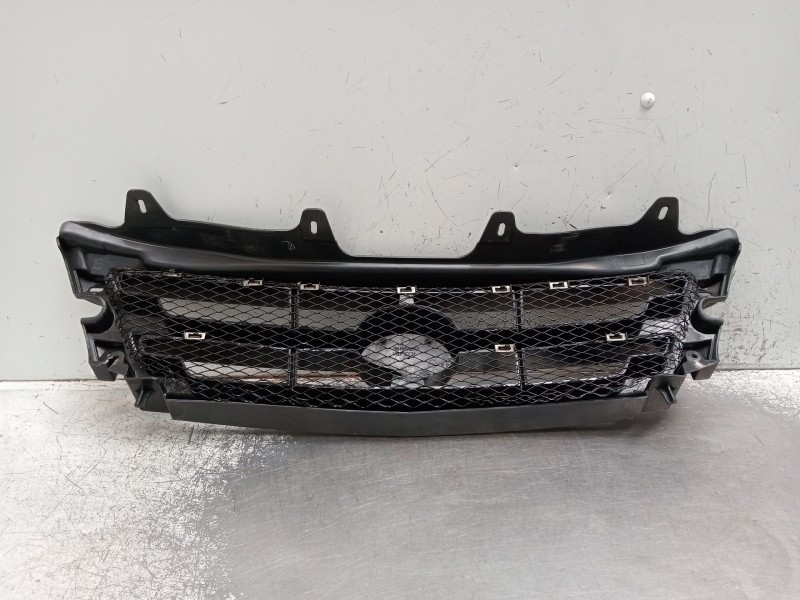 Recambio de rejilla delantera para tata xenon 2.2 dci referencia OEM IAM   