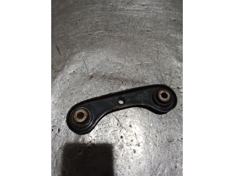Recambio de brazo suspension inferior trasero izquierdo para rover 45 i hatchback (rt) 1.6 referencia OEM IAM  00 ANTERIOR