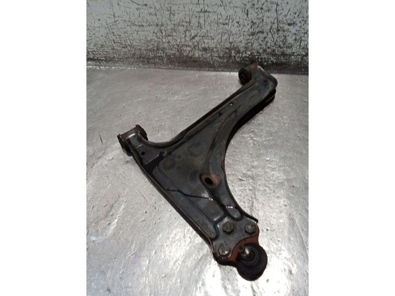 Recambio de brazo suspension inferior delantero izquierdo para opel ascona c (j82) 2.0 i cat (f11, m11, f68, m68) referencia OEM
