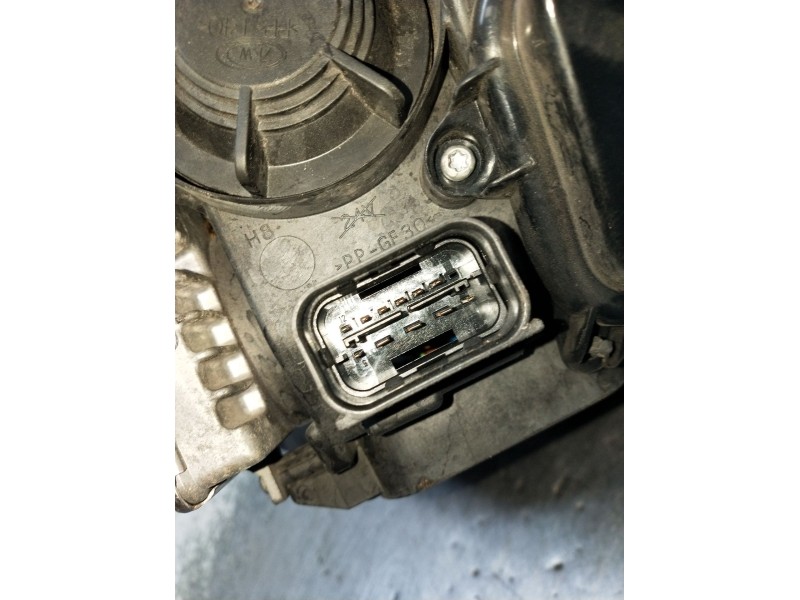 Recambio de faro derecho para bmw 3 (e90) 318 d referencia OEM IAM 631172025849 7237647 XENON 2008