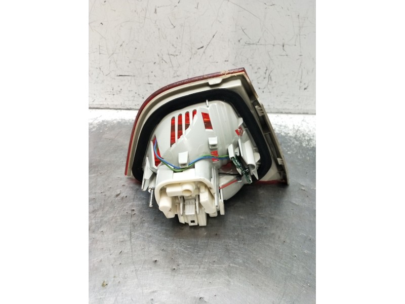 Recambio de piloto trasero derecho interior para bmw 3 (e90) 318 d referencia OEM IAM 7289482  2008