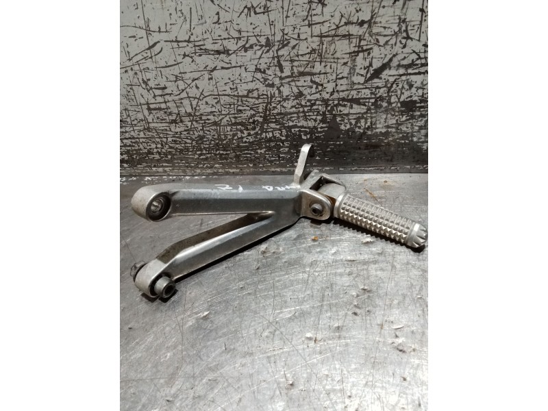 Recambio de estribos laterales para yamaha yzf-r yzf-r6 (rj03) referencia OEM IAM   TRASERA IZQUIERDA