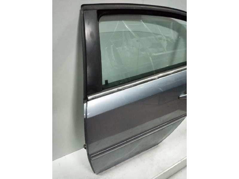Recambio de puerta trasera izquierda para opel vectra c berlina 1.9 cdti referencia OEM IAM   