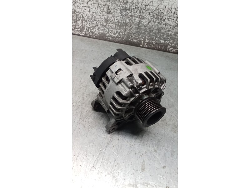 Recambio de alternador para renault clio iii (br0/1, cr0/1) 1.2 16v (br02, br0j, br11, cr02, cr0j, cr11) referencia OEM IAM TG9B