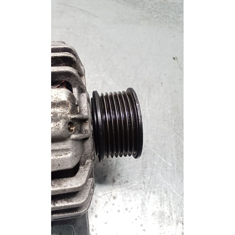 Recambio de alternador para renault clio iii (br0/1, cr0/1) 1.2 16v (br02, br0j, br11, cr02, cr0j, cr11) referencia OEM IAM TG9B