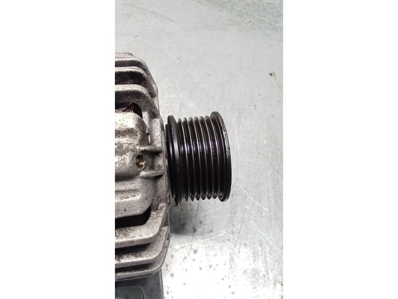 Recambio de alternador para renault clio iii (br0/1, cr0/1) 1.2 16v (br02, br0j, br11, cr02, cr0j, cr11) referencia OEM IAM TG9B