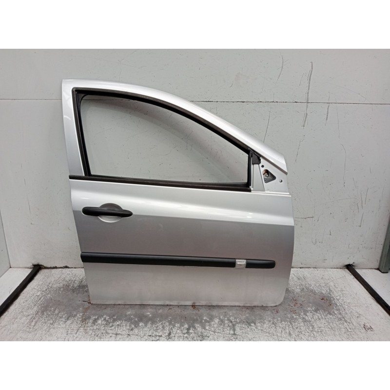 Recambio de puerta delantera derecha para renault clio iii (br0/1, cr0/1) 1.2 16v (br02, br0j, br11, cr02, cr0j, cr11) referenci