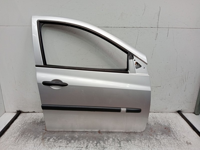 Recambio de puerta delantera derecha para renault clio iii (br0/1, cr0/1) 1.2 16v (br02, br0j, br11, cr02, cr0j, cr11) referenci