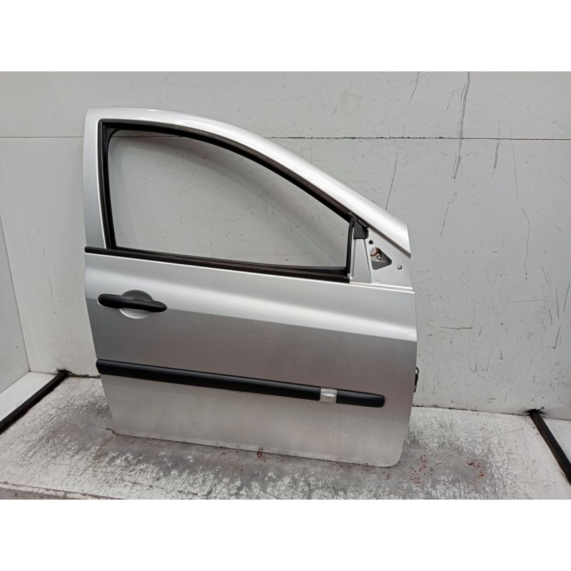Recambio de puerta delantera derecha para renault clio iii (br0/1, cr0/1) 1.2 16v (br02, br0j, br11, cr02, cr0j, cr11) referenci