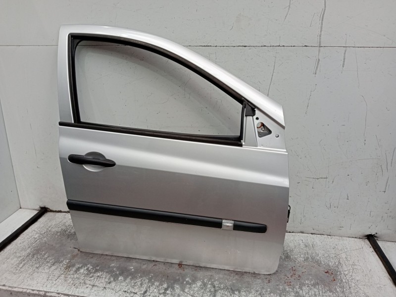 Recambio de puerta delantera derecha para renault clio iii (br0/1, cr0/1) 1.2 16v (br02, br0j, br11, cr02, cr0j, cr11) referenci
