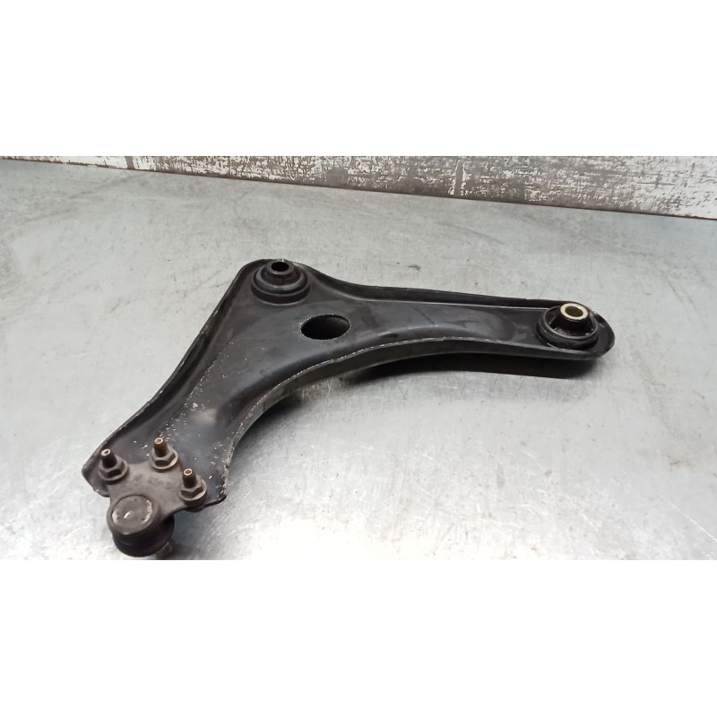 Recambio de brazo suspension inferior delantero derecho para citroën c3 ii (sc_) 1.0 vti 68 referencia OEM IAM   09