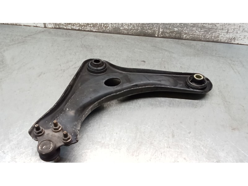 Recambio de brazo suspension inferior delantero derecho para citroën c3 ii (sc_) 1.0 vti 68 referencia OEM IAM   09