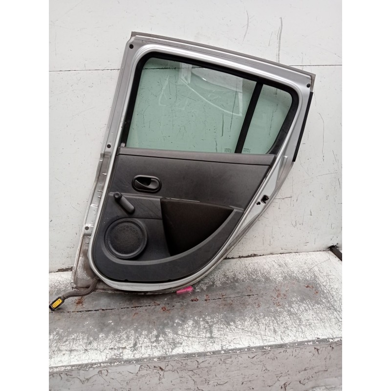 Recambio de puerta trasera derecha para renault clio iii (br0/1, cr0/1) 1.2 16v (br02, br0j, br11, cr02, cr0j, cr11) referencia 