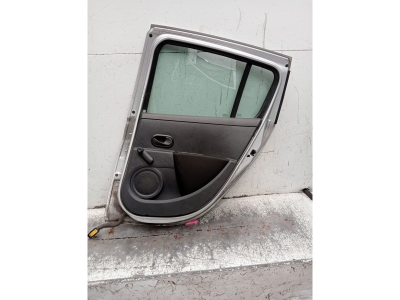 Recambio de puerta trasera derecha para renault clio iii (br0/1, cr0/1) 1.2 16v (br02, br0j, br11, cr02, cr0j, cr11) referencia 
