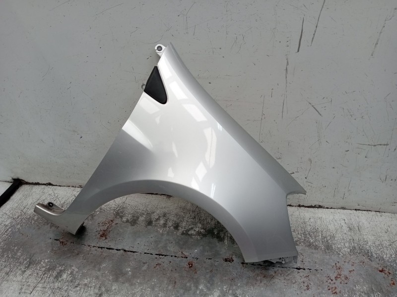 Recambio de aleta delantera derecha para renault clio iii (br0/1, cr0/1) 1.2 16v (br02, br0j, br11, cr02, cr0j, cr11) referencia