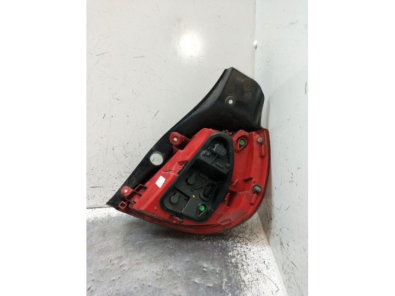 Recambio de piloto trasero izquierdo para renault clio iii (br0/1, cr0/1) 1.2 16v (br02, br0j, br11, cr02, cr0j, cr11) referenci