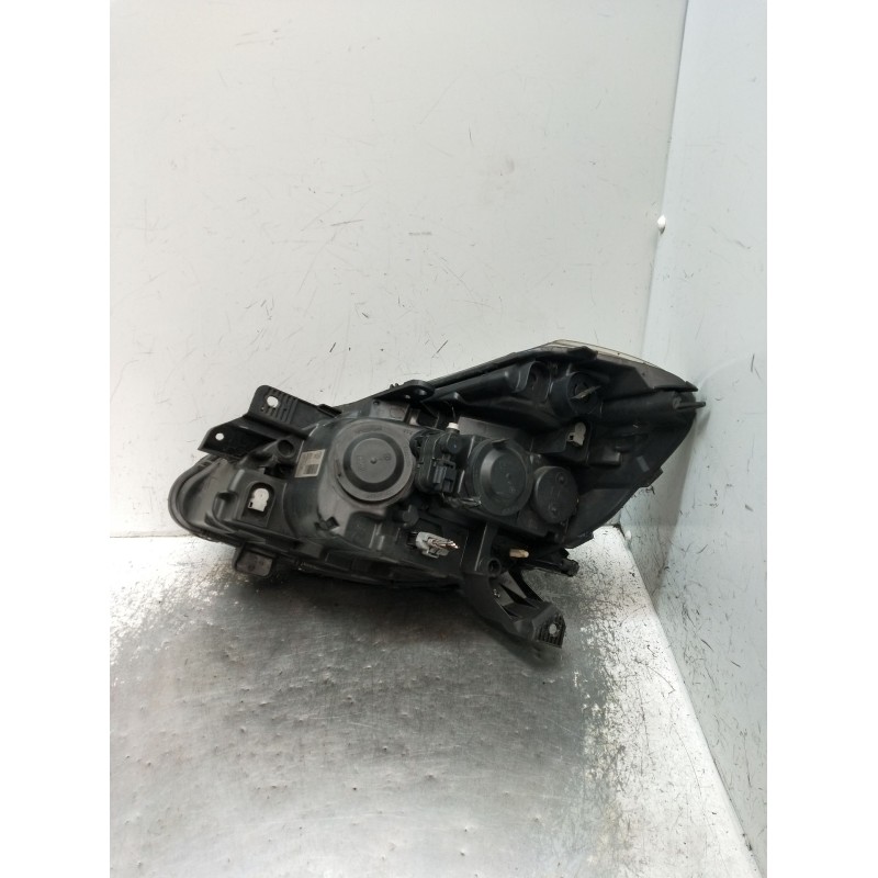 Recambio de faro derecho para renault clio iii (br0/1, cr0/1) 1.2 16v (br02, br0j, br11, cr02, cr0j, cr11) referencia OEM IAM 82