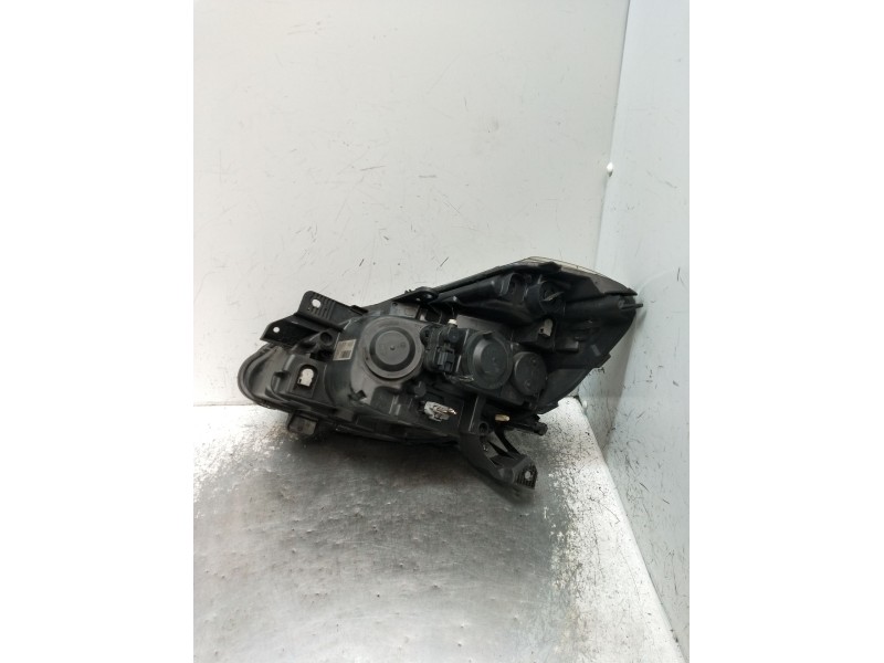 Recambio de faro derecho para renault clio iii (br0/1, cr0/1) 1.2 16v (br02, br0j, br11, cr02, cr0j, cr11) referencia OEM IAM 82