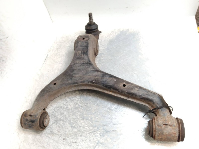 Recambio de brazo suspension inferior delantero derecho para ssangyong rexton rx 270 plus / 270 xdi plus referencia OEM IAM   