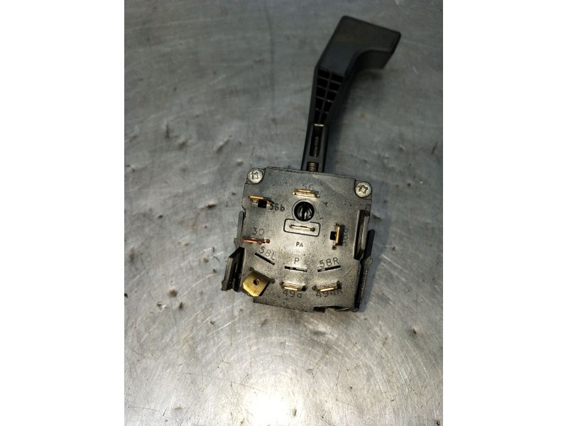 Recambio de mando luces para opel ascona c (j82) 2.0 i cat (f11, m11, f68, m68) referencia OEM IAM 90181846  1986