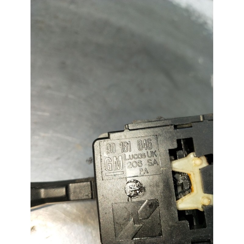 Recambio de mando luces para opel ascona c (j82) 2.0 i cat (f11, m11, f68, m68) referencia OEM IAM 90181846  1986