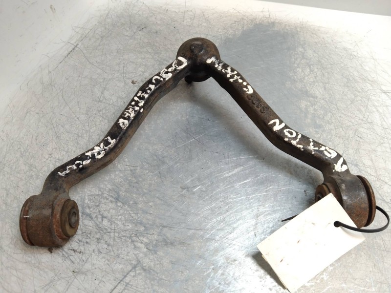 Recambio de brazo suspension superior delantero derecho para ssangyong rexton rx 270 plus / 270 xdi plus referencia OEM IAM   