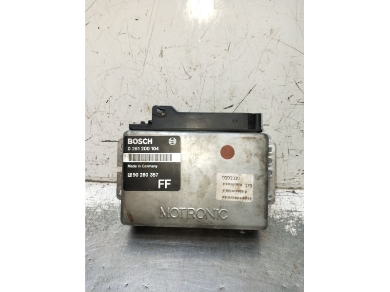 Recambio de centralita motor uce para opel ascona c (j82) 2.0 i cat (f11, m11, f68, m68) referencia OEM IAM 0261200104 90280357 