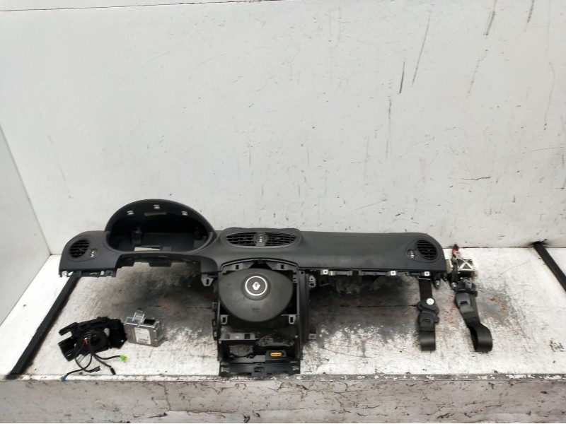 Recambio de kit airbag para renault clio iii (br0/1, cr0/1) 1.2 16v (br02, br0j, br11, cr02, cr0j, cr11) referencia OEM IAM 8201
