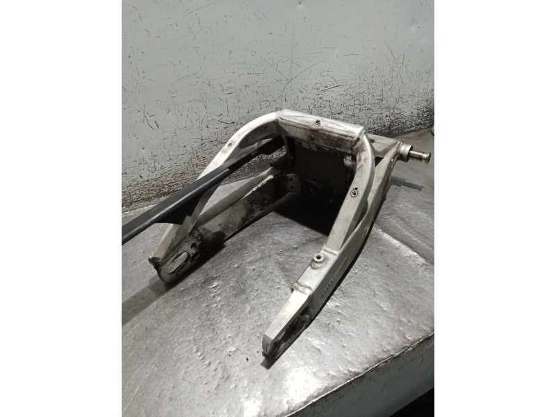 Recambio de puente trasero para yamaha yzf-r yzf-r6 (rj03) referencia OEM IAM   BASCULANTE TRASERO