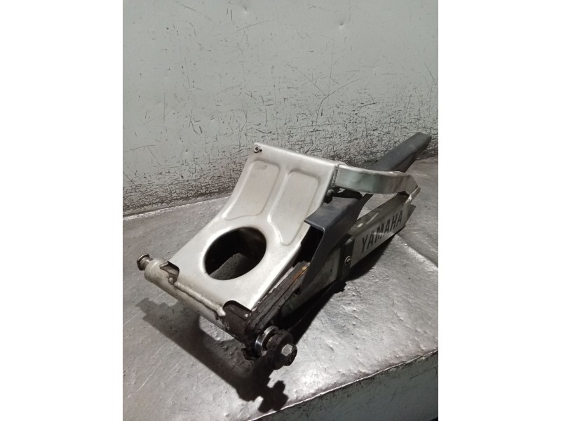 Recambio de puente trasero para yamaha yzf-r yzf-r6 (rj03) referencia OEM IAM   BASCULANTE TRASERO
