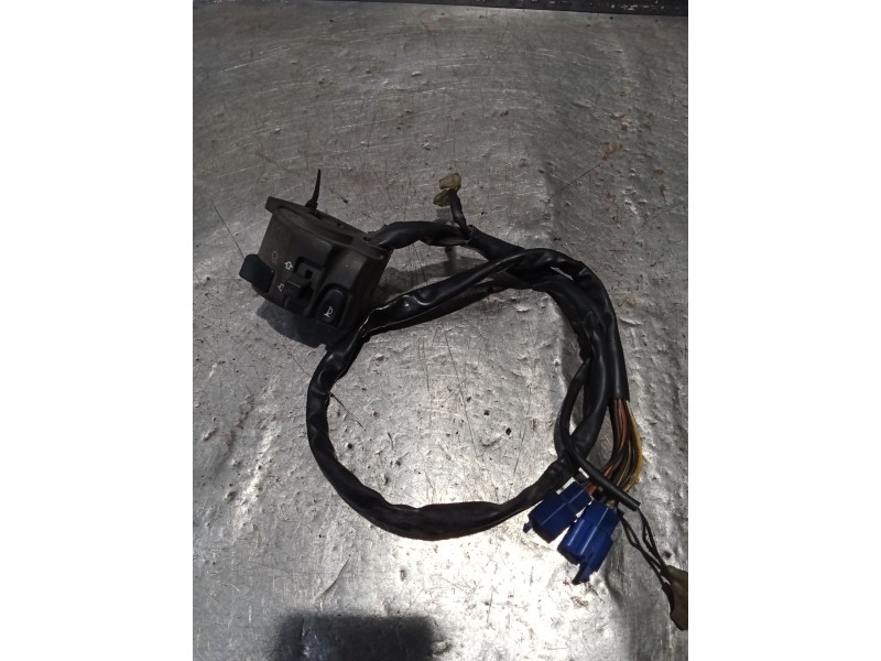 Recambio de piña luces izquierda para yamaha yzf-r yzf-r6 (rj03) referencia OEM IAM   