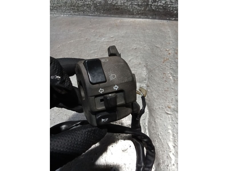 Recambio de piña luces izquierda para yamaha yzf-r yzf-r6 (rj03) referencia OEM IAM   