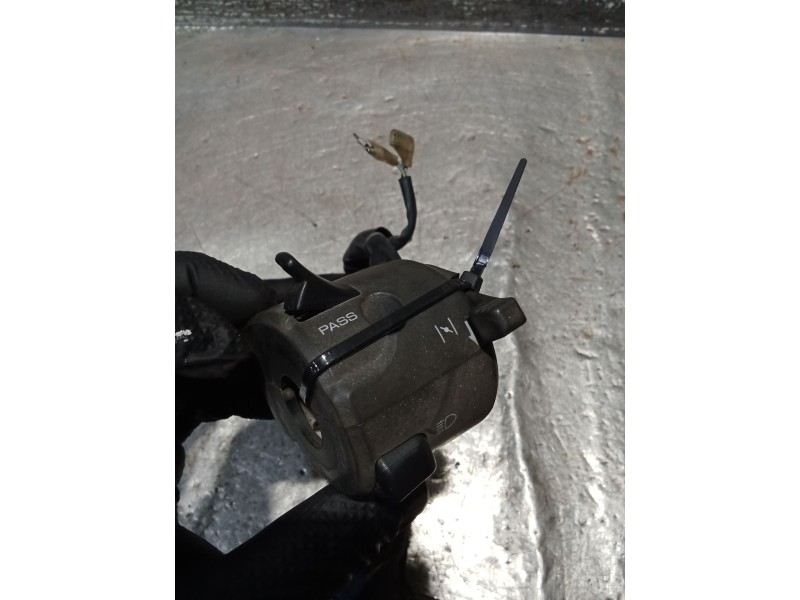 Recambio de piña luces izquierda para yamaha yzf-r yzf-r6 (rj03) referencia OEM IAM   