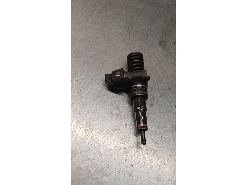 Recambio de inyector para seat altea (5p1) 1.9 tdi referencia OEM IAM 0414720215 038130073AG BOSCH