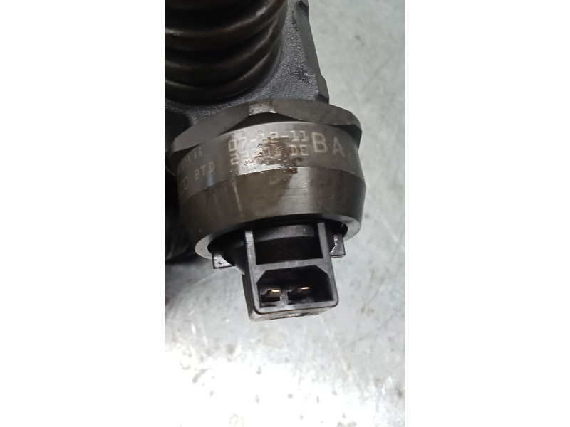 Recambio de inyector para seat altea (5p1) 1.9 tdi referencia OEM IAM 0414720215 038130073AG BOSCH