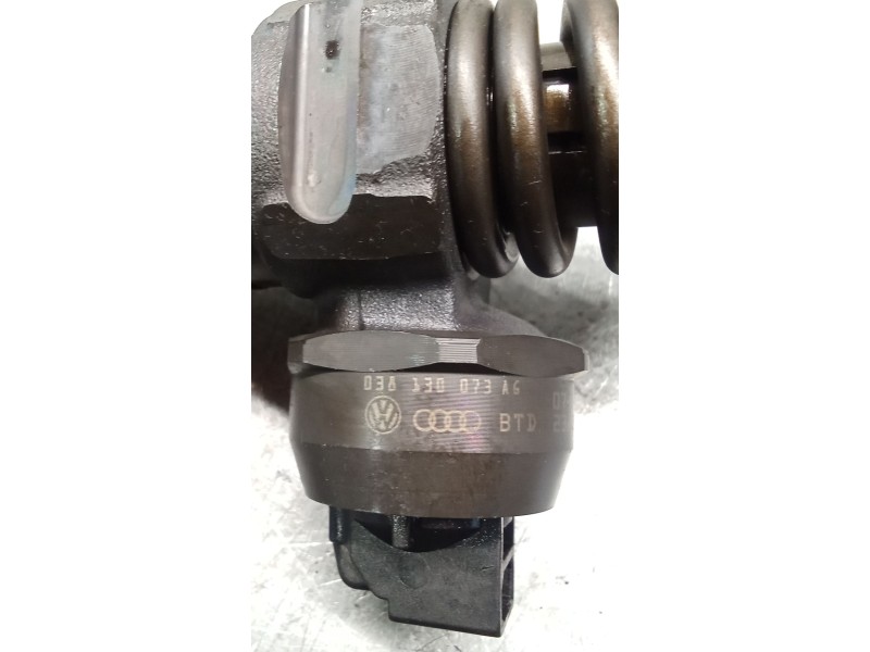 Recambio de inyector para seat altea (5p1) 1.9 tdi referencia OEM IAM 0414720215 038130073AG BOSCH
