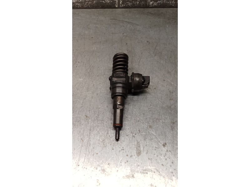 Recambio de inyector para seat altea (5p1) 1.9 tdi referencia OEM IAM 0414720215 038130073AG BOSCH